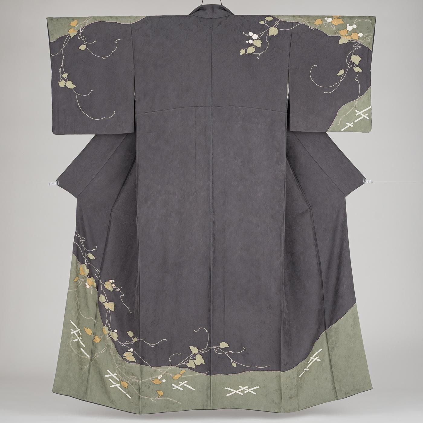 D429 夏着物　訪問着　蔦の葉　薄グレー　絽　正絹 D429 夏着物 訪問着 蔦の葉 薄グレー 絽 正絹 - メルカリ