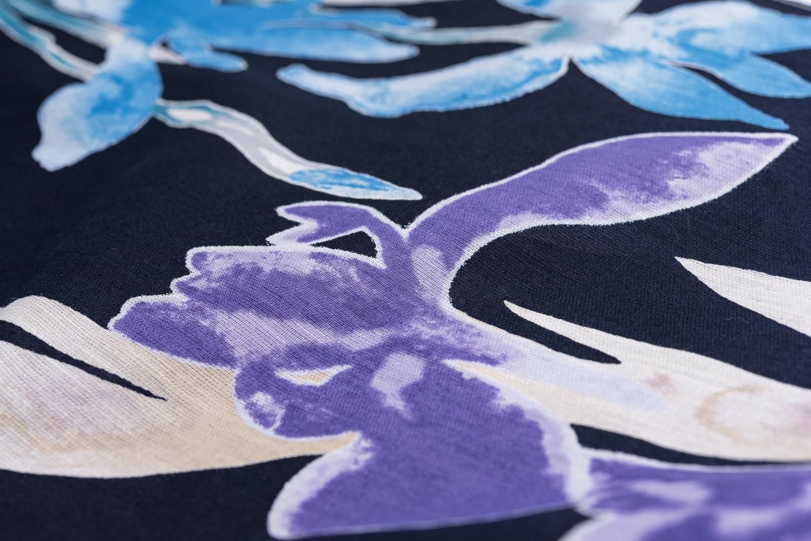 超美品　綿紬　刷毛目紬　本染　浴衣 着物　夏物　159㎝ 　現代 あやめ　紺 KIMONOMACHI （Prices down2）浴衣 レディース 「縞にツバメ 紺