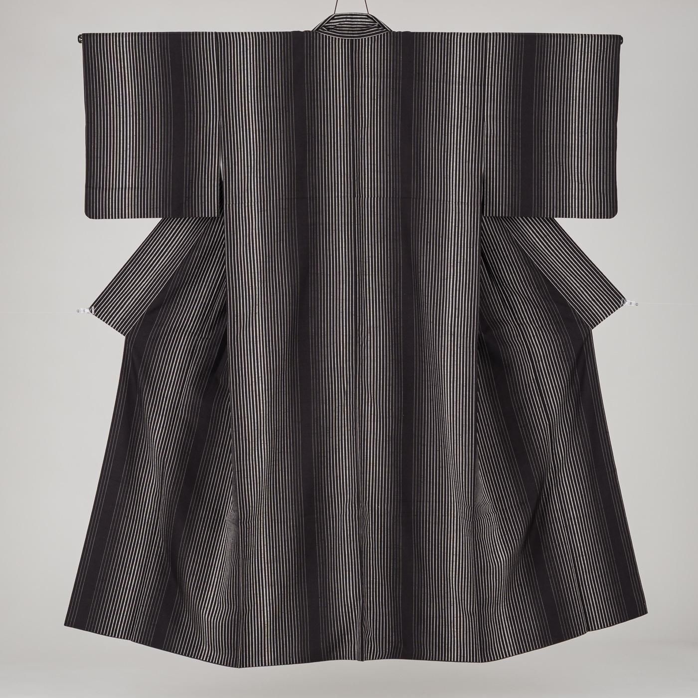 紬 縞模様 ゆったりサイズ - からん::アンティーク着物・リサイクル