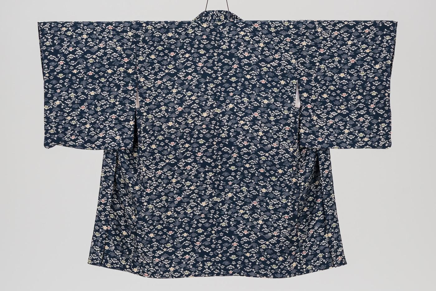 新品　紺瑠璃色　小花地模様　色無地 生地 はぎれ 花柄 小花、青系に いろんな色の小花柄 約100×100cm