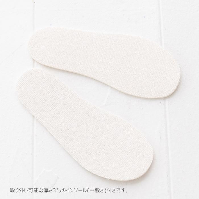ふっくらしたハートのワッペンが付いたシンプルな長靴 ハート