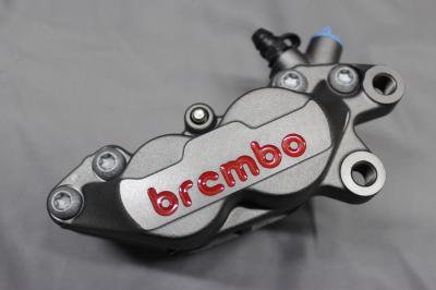 SDR200：ブレンボ 4Pキャリパー 右 キャスト 40mmピッチ - バイク ...