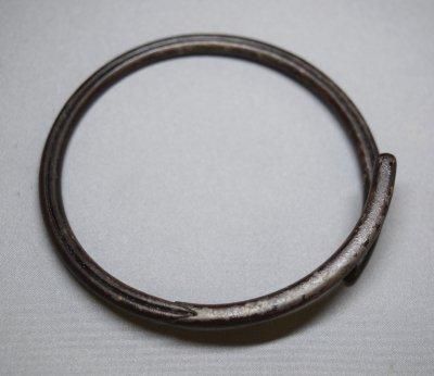 六代 高木治良兵衛作 鉄松葉鐶 - 茶道具 小西康 WEBSHOP 六代 高木治良兵衛作 鉄松葉鐶 - 茶道具 小西康 WEBSHOP