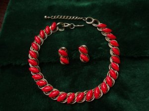 ヴィンテージ　真赤なネックレス&イヤリングセット（S6179）