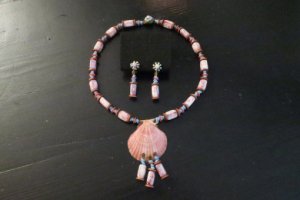 ミリアムハスケル　薄紫色の貝殻のネックレスとイヤリングのセット（S8452）