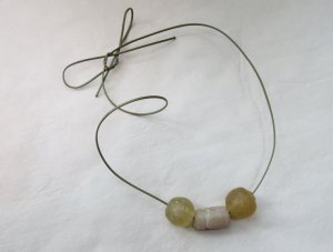 BEADS　古代ガラス　革紐ネックレス細(OG28)