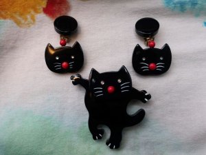 Pavone　黒猫のイヤリングとブローチのセット（S8839）