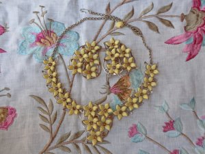ヴィンテージ　黄色いお花のネックレス&イヤリングセット（S8864）