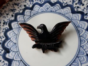 ベークライト　黒い鳥のブローチ（S)