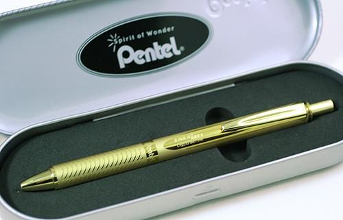 貴重 ぺんてる エナージェル ゲルインキ ノック式ローラーボール ゴールド色 海外限定品 専用缶ケース付 パーカー Parker 等 アンティーク万年筆 アンティーク文具 販売 商芸文具 貴重 ぺんてる エナージェル ゲルインキ ノック式ローラーボール ゴールド色 海外限定品 専用缶ケース付 パーカー Parker 等 アンティーク万年筆 アンティーク文具 販売 商芸文具