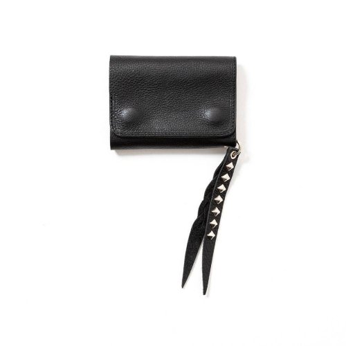 <img class='new_mark_img1' src='https://img.shop-pro.jp/img/new/icons15.gif' style='border:none;display:inline;margin:0px;padding:0px;width:auto;' />CALEE꡼ PLANE LEATHER FLAP HALF WALLET STUDS CHARM