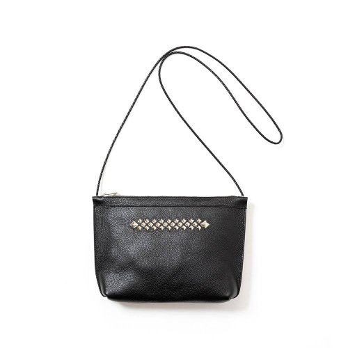 <img class='new_mark_img1' src='https://img.shop-pro.jp/img/new/icons15.gif' style='border:none;display:inline;margin:0px;padding:0px;width:auto;' />CALEE꡼ STUDS LEATHER BODY BAG