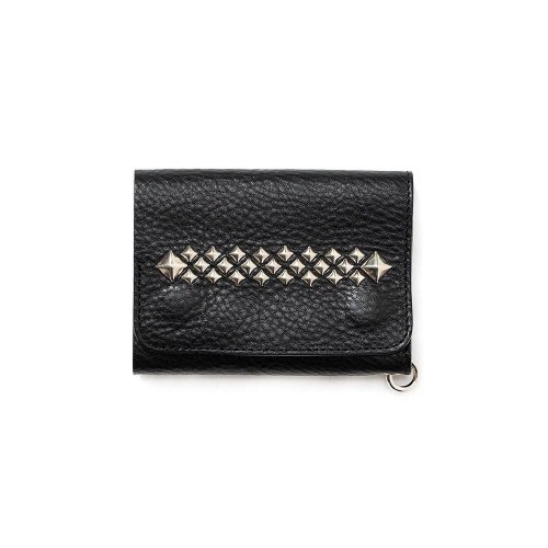 <img class='new_mark_img1' src='https://img.shop-pro.jp/img/new/icons15.gif' style='border:none;display:inline;margin:0px;padding:0px;width:auto;' />CALEE꡼ STUDS LEATHER FLAP HALF WALLET