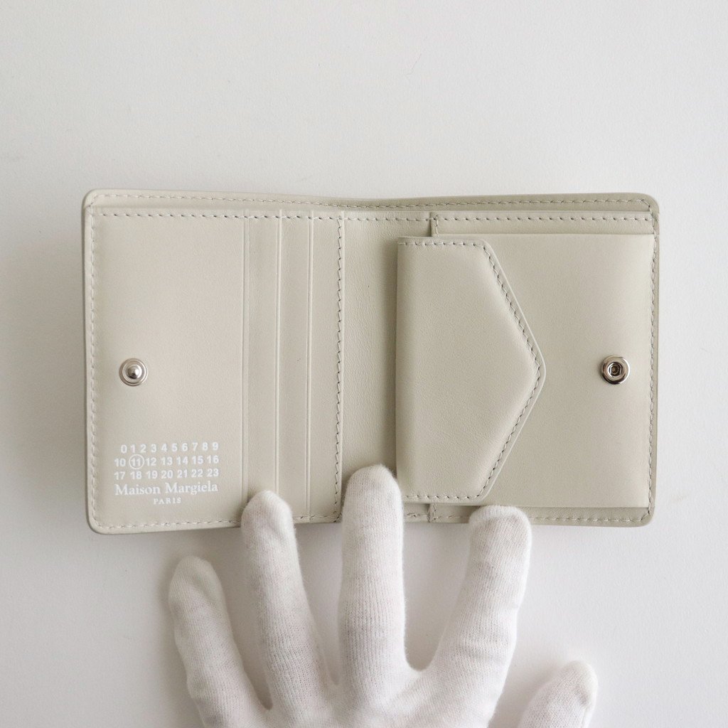 Maison Margiela / COMPACT BI FOLD GREIGE