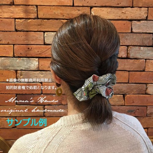 (cr-850) ★数量限定★ おしゃれな ふんわり 柔らか グレー 花柄 シュシュ ヘアゴム（ハンドメイド） - ハンドメイドのお店 ママズハンズ