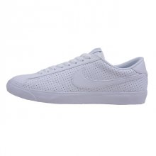 <img class='new_mark_img1' src='https://img.shop-pro.jp/img/new/icons50.gif' style='border:none;display:inline;margin:0px;padding:0px;width:auto;' />NIKE TENNIS CLASSIC AC WHITE/WHITE