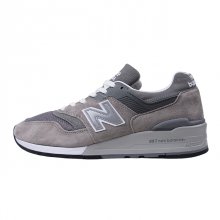 <img class='new_mark_img1' src='https://img.shop-pro.jp/img/new/icons50.gif' style='border:none;display:inline;margin:0px;padding:0px;width:auto;' />NEW BALANCE M997GY MADE IN USA