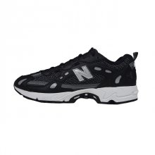 <img class='new_mark_img1' src='https://img.shop-pro.jp/img/new/icons50.gif' style='border:none;display:inline;margin:0px;padding:0px;width:auto;' />NEW BALANCE ML827 AAG BLACK