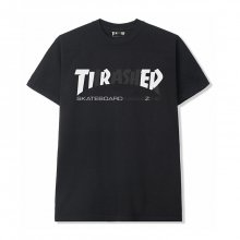 <img class='new_mark_img1' src='https://img.shop-pro.jp/img/new/icons50.gif' style='border:none;display:inline;margin:0px;padding:0px;width:auto;' />TIRED SKATEBOARDS X THRASHER COVER LOGO TEE BLACK