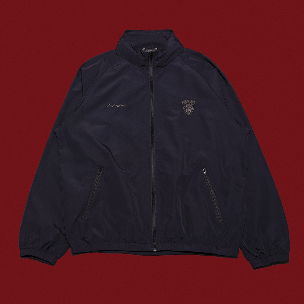 <img class='new_mark_img1' src='https://img.shop-pro.jp/img/new/icons1.gif' style='border:none;display:inline;margin:0px;padding:0px;width:auto;' />MANASTASH x MASTERPIECE SOUND TRACK JACKET BLACK