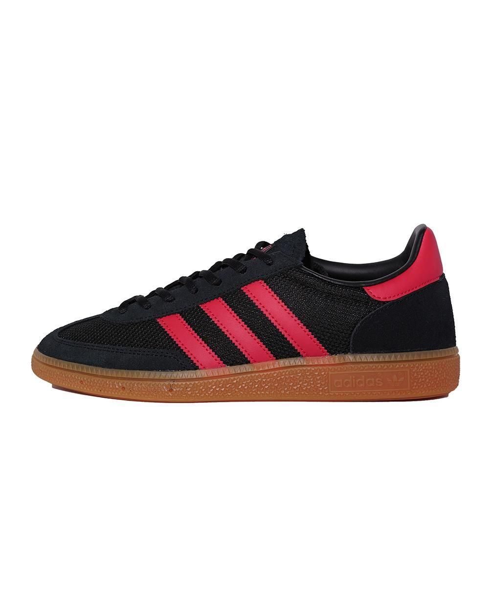 <img class='new_mark_img1' src='https://img.shop-pro.jp/img/new/icons1.gif' style='border:none;display:inline;margin:0px;padding:0px;width:auto;' />ADIDAS HANDBALL SPEZIAL CORE BLACK/BETTER SCARLET