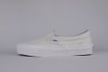 <img class='new_mark_img1' src='https://img.shop-pro.jp/img/new/icons50.gif' style='border:none;display:inline;margin:0px;padding:0px;width:auto;' />VANS VAULT OG CLASSIC SLIP ON LX(CANVAS)CLASSIC WHITE/バンズ ボルト クラシックスリップオン