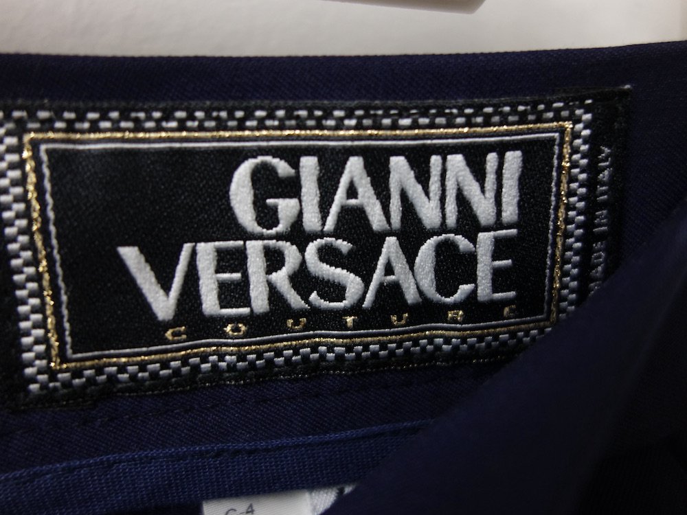 <img class='new_mark_img1' src='https://img.shop-pro.jp/img/new/icons20.gif' style='border:none;display:inline;margin:0px;padding:0px;width:auto;' />GIANNI VERSACE ヴェルサーチ  スラックスパンツ  MADE IN ITALY USED