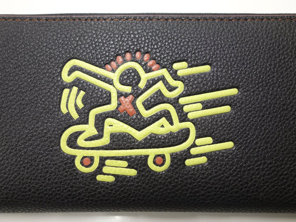 <img class='new_mark_img1' src='https://img.shop-pro.jp/img/new/icons20.gif' style='border:none;display:inline;margin:0px;padding:0px;width:auto;' />COACH x keith haring　長財布 USED