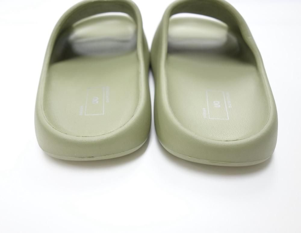 <img class='new_mark_img1' src='https://img.shop-pro.jp/img/new/icons20.gif' style='border:none;display:inline;margin:0px;padding:0px;width:auto;' />UO EVA Slide  olive