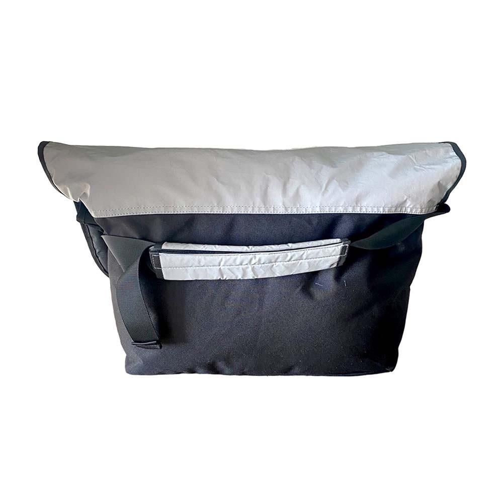 <img class='new_mark_img1' src='https://img.shop-pro.jp/img/new/icons15.gif' style='border:none;display:inline;margin:0px;padding:0px;width:auto;' />PACKING REFLECTIVE Messenger BAG