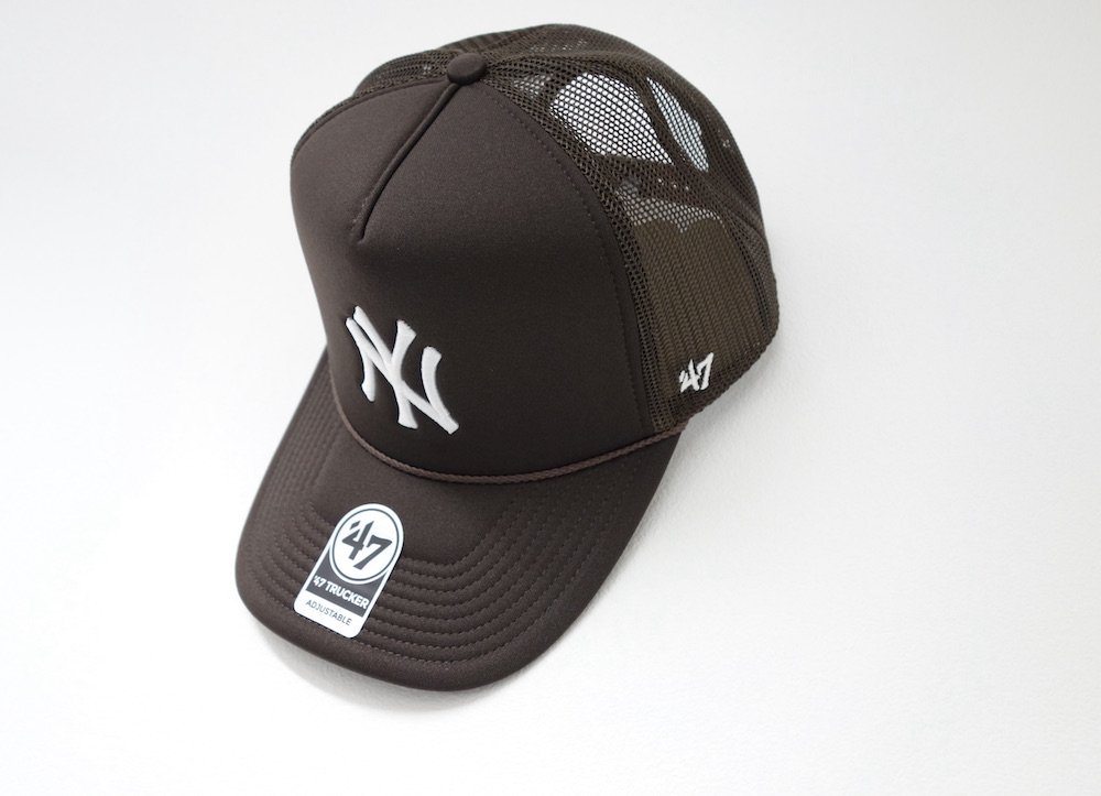 <img class='new_mark_img1' src='https://img.shop-pro.jp/img/new/icons15.gif' style='border:none;display:inline;margin:0px;padding:0px;width:auto;' />海外限定　 ’47 Brand  New York Yankees TRUCKER メッシュキャップ