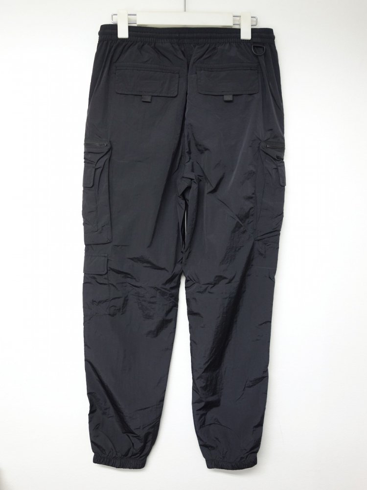 UO Slim Technical Nylon  ѥ