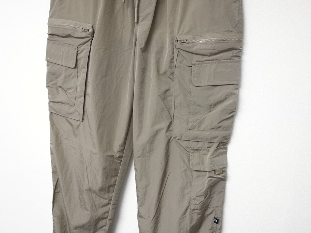 UO Slim Technical Nylon  ѥ g.brown