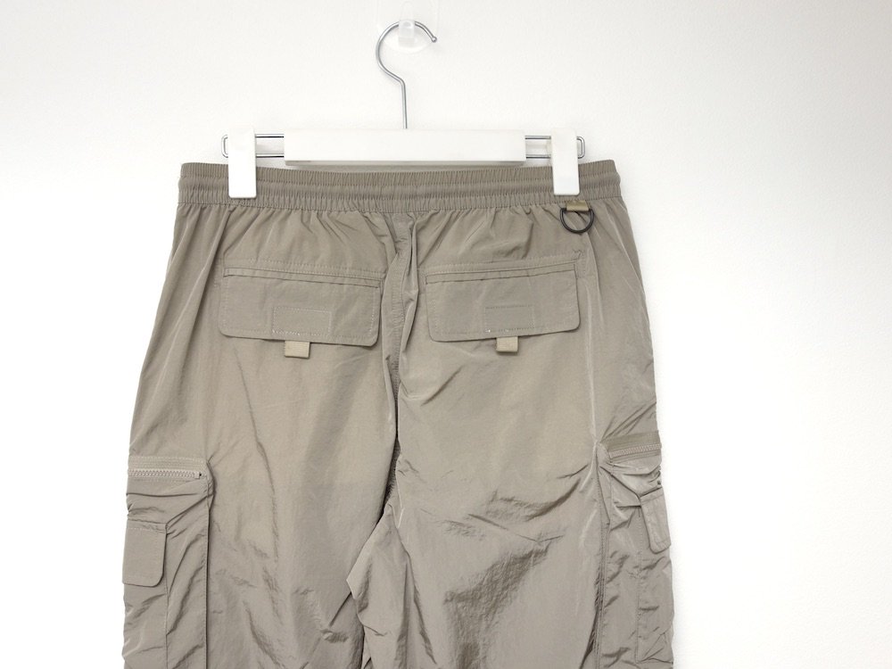 UO Slim Technical Nylon  ѥ g.brown