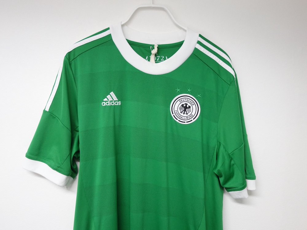 <img class='new_mark_img1' src='https://img.shop-pro.jp/img/new/icons15.gif' style='border:none;display:inline;margin:0px;padding:0px;width:auto;' />UORemade Spliced Soccer Jersey ԡ