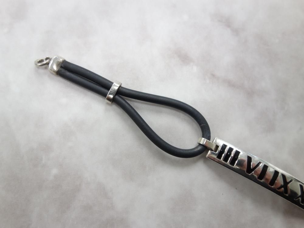 <img class='new_mark_img1' src='https://img.shop-pro.jp/img/new/icons15.gif' style='border:none;display:inline;margin:0px;padding:0px;width:auto;' />Tiffany & Co  ƥեˡ  ȥ饹 С֥쥹åȡsilver925  USED