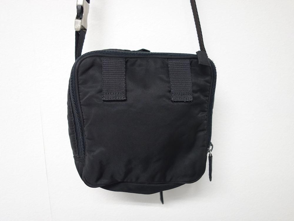 <img class='new_mark_img1' src='https://img.shop-pro.jp/img/new/icons15.gif' style='border:none;display:inline;margin:0px;padding:0px;width:auto;' />PRADA ץ  ߥ˥Хå ꥢ USED