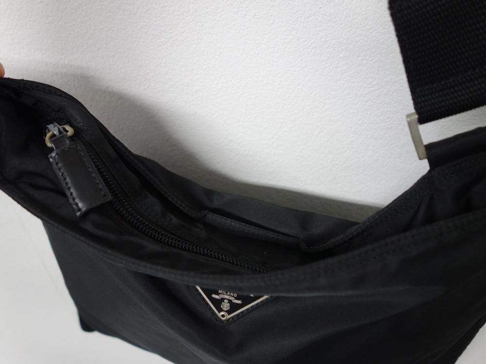 <img class='new_mark_img1' src='https://img.shop-pro.jp/img/new/icons15.gif' style='border:none;display:inline;margin:0px;padding:0px;width:auto;' />PRADA ץ  ߥ˥Хå ꥢ USED