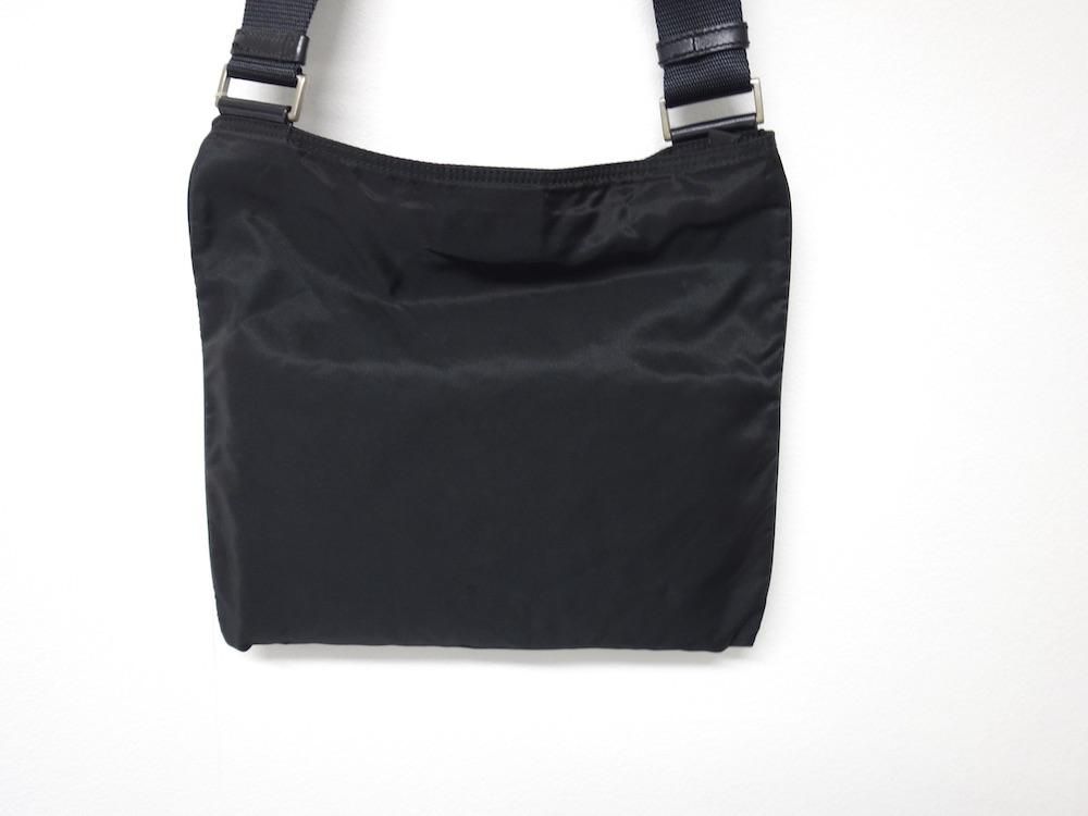 <img class='new_mark_img1' src='https://img.shop-pro.jp/img/new/icons15.gif' style='border:none;display:inline;margin:0px;padding:0px;width:auto;' />PRADA ץ  ߥ˥Хå ꥢ USED
