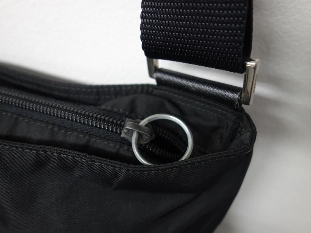 <img class='new_mark_img1' src='https://img.shop-pro.jp/img/new/icons15.gif' style='border:none;display:inline;margin:0px;padding:0px;width:auto;' />PRADA ץ  ߥ˥Хå ꥢ USED