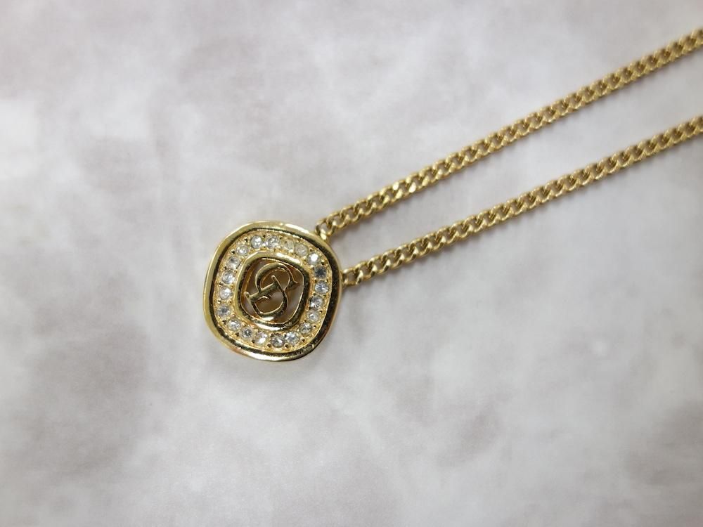 <img class='new_mark_img1' src='https://img.shop-pro.jp/img/new/icons15.gif' style='border:none;display:inline;margin:0px;padding:0px;width:auto;' />Vintage Christian Dior ���ꥹ�����ǥ������� ���� �ͥå��쥹 USED