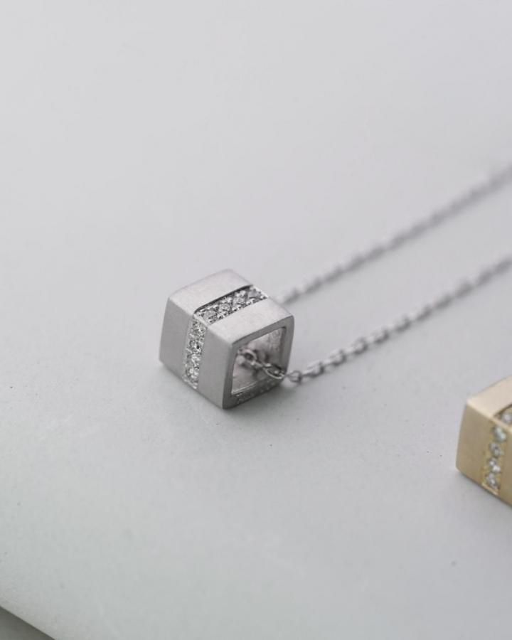 Pt Cube Diamond Necklace Top