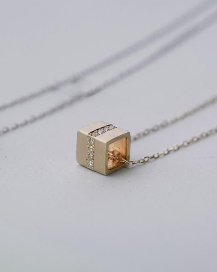 Cube Diamond Necklace Top<img class='new_mark_img2' src='https://img.shop-pro.jp/img/new/icons1.gif' style='border:none;display:inline;margin:0px;padding:0px;width:auto;' />