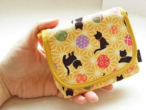 かぶせ型鏡付きポーチ 紀州てまりと子猫 みかん色 猫雑貨 猫グッズ専門通販 猫的生活百貨店 けいと屋ニコル かぶせ型鏡付きポーチ 紀州てまりと子猫 みかん色 猫雑貨 猫グッズ専門通販 猫的生活百貨店 けいと屋ニコル