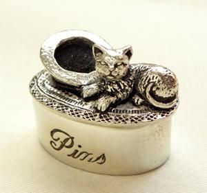 A.E. Williams 猫のピューター置物