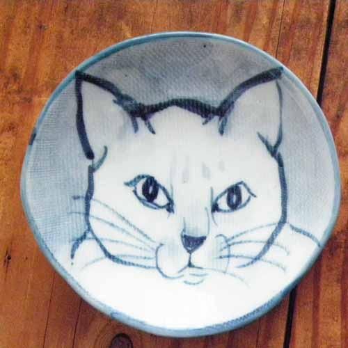 豆皿 ジッと見つめる白猫 背景淡い色 猫雑貨 猫グッズ専門通販 猫的生活百貨店 けいと屋ニコル 豆皿 ジッと見つめる白猫 背景淡い色 猫雑貨 猫グッズ専門通販 猫的生活百貨店 けいと屋ニコル