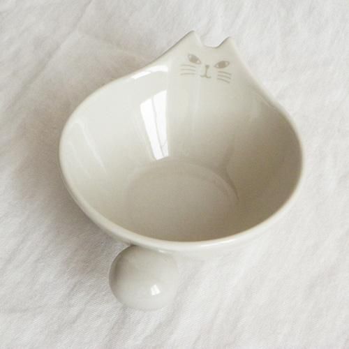 Fika とんすい ぼんぼりしっぽの白猫 猫雑貨 猫グッズ専門通販 猫的生活百貨店 けいと屋ニコル Fika とんすい ぼんぼりしっぽの白猫 猫雑貨 猫グッズ専門通販 猫的生活百貨店 けいと屋ニコル