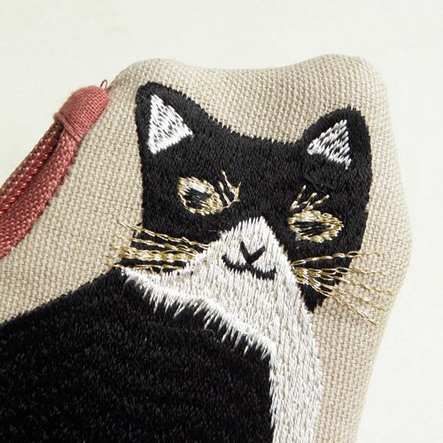 しゃなりポーズのはちわれ猫刺繍ポーチ - 猫雑貨・猫グッズ専門通販 猫