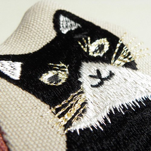 しゃなりポーズのはちわれ猫刺繍ポーチ - 猫雑貨・猫グッズ専門通販 猫