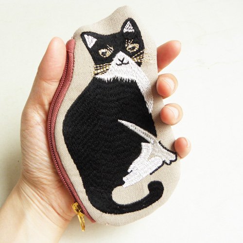 しゃなりポーズのはちわれ猫刺繍ポーチ - 猫雑貨・猫グッズ専門通販 猫